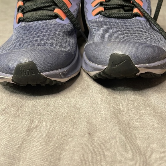 Nike sneakers, kids size 4, like new - Picture 10 of 12